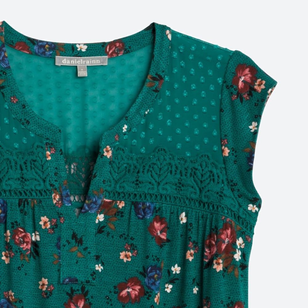 DANIEL RAINN Taravel Crochet Detail Knit Top